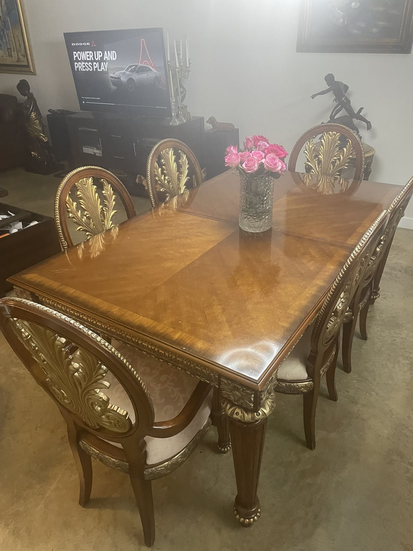 Classic Traditional Table. Wood With 6 Chairs And 2 Inlet Pieces To Enlarge Table For 8 To 10 People.