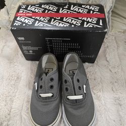 New VANS Toddler Authentic Shoe size 7 ( reseda ca)