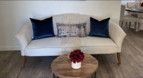 5 FT LOVESEAT COUCH