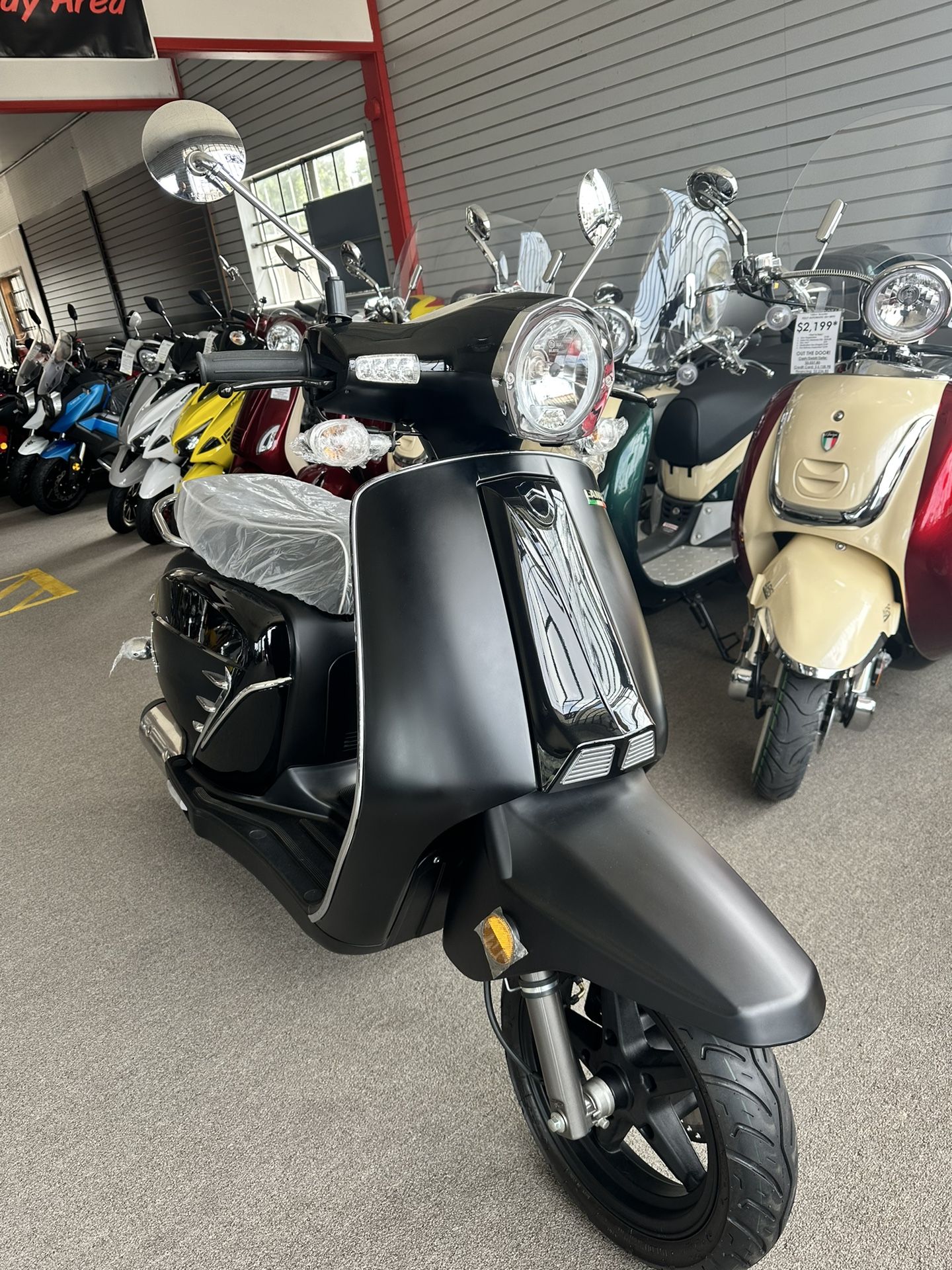 Lance Powersports Italia Classic 150cc Scooter Matte Black Color