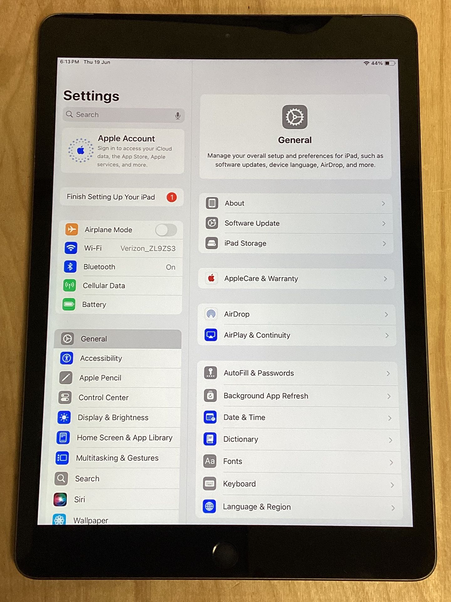 iPad Wi-Fi + Cellular