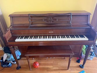 Free Upright Piano in great condition (just pay moving cost)