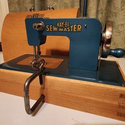 Vintage Kayanee Childs Sewing Machine 