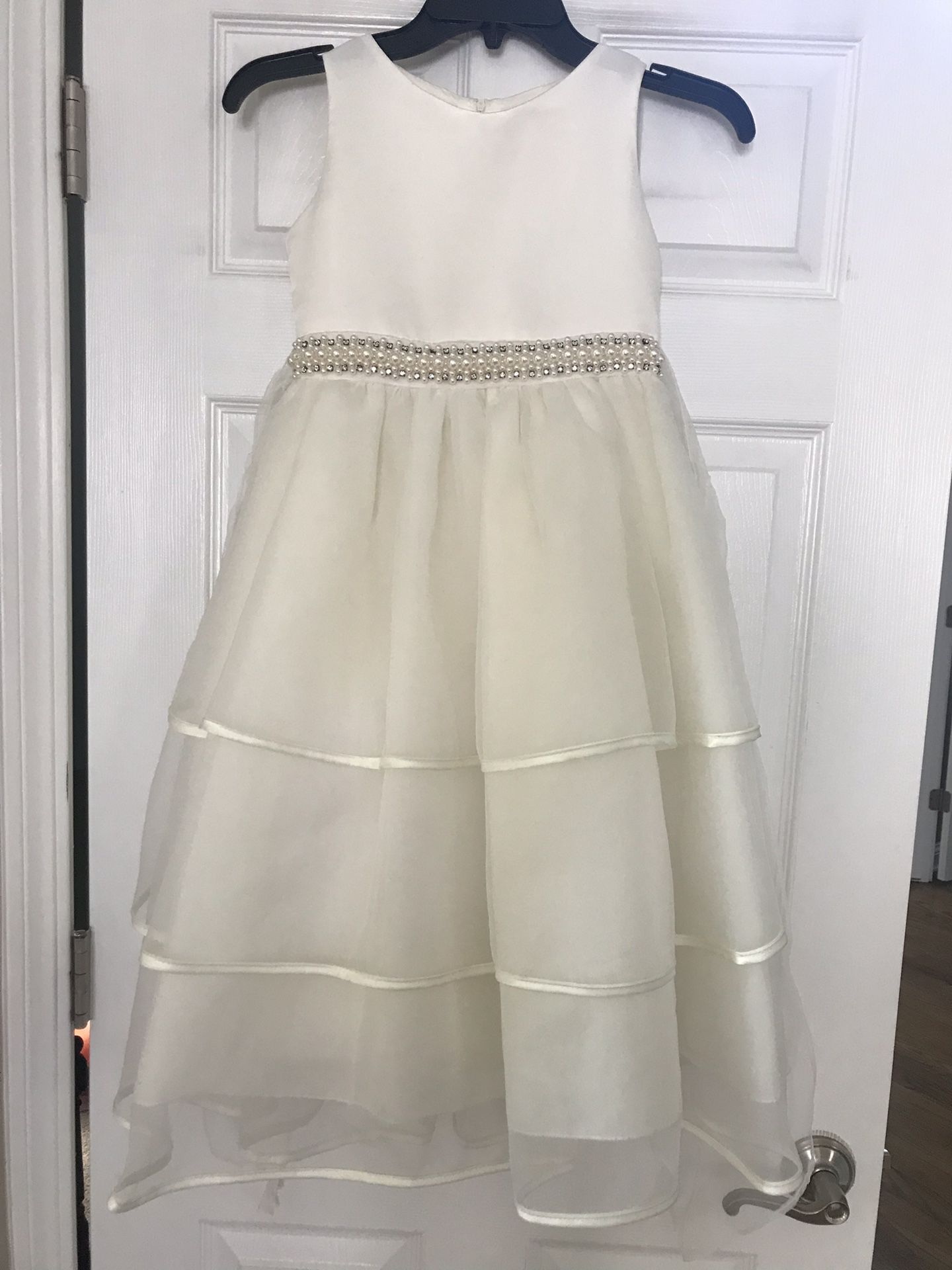 Super elegant ivory flower girl dress, size 8, worn once