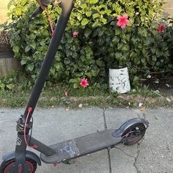 Electric scooters for parts or take as is no chargers