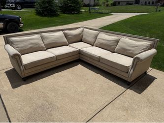 Sectional Couch Sofa In Good Condition FREE DELIVERY