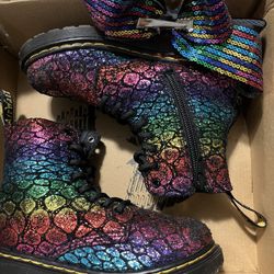 Used Ugg Tan Size 8sold)Red Size 10 Red Sold!! Black Size 8 Sold (Little Girl Ugg Size 12 Black  Sold ) Buy 2 Save $5 or Off…Dr Martens Read👇🏽