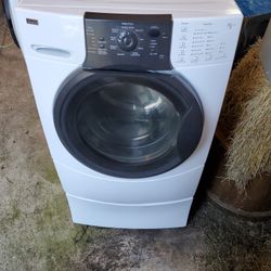 Kenmore elite White washer dryer set with pedestals..