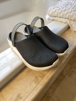 Croc lite ride sandals size 9