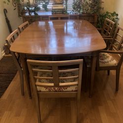 Beautiful Dining Table W/3 Leafs And 6 Chairs And BUFFET