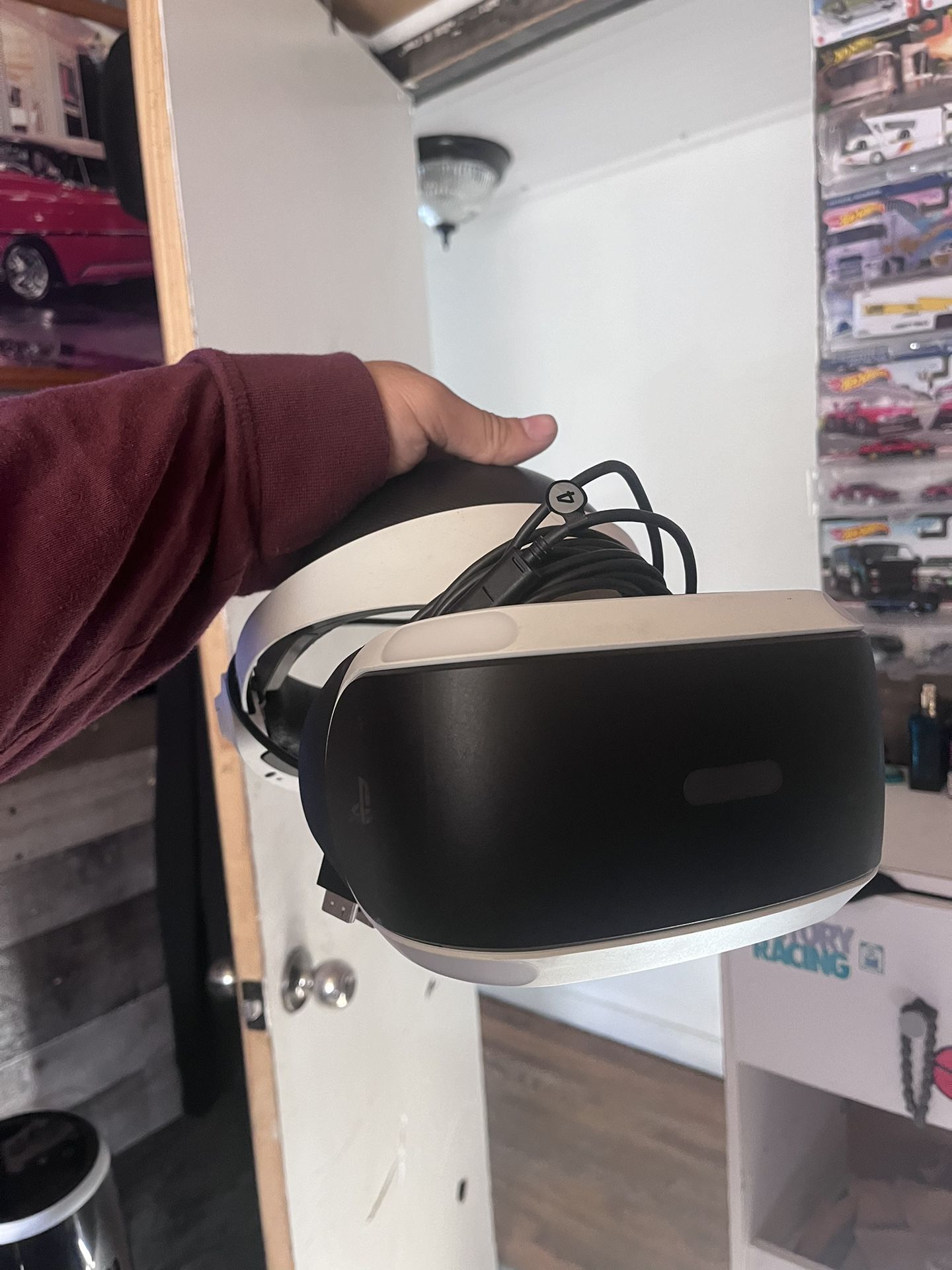 Psvr Comes With Everything Sep For The Charger For Controllers