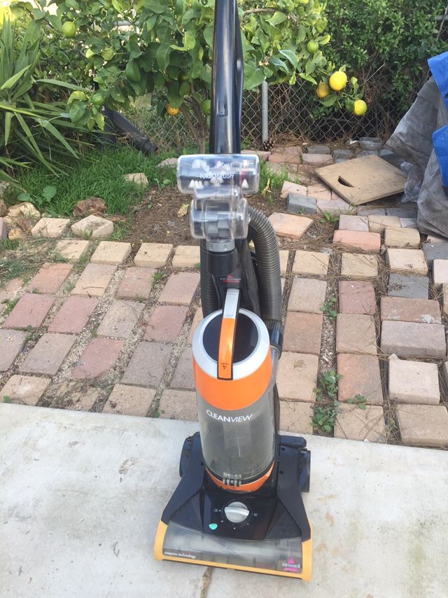 Bissell CleanView 1831 Upright Vacuum - Bagless - Samba orange
