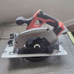 Milwaukee Circular Saw 6-1/2" M18