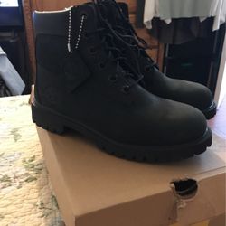Timberland Back Shoes Size 4 Juniors,  See All Pics, Only Wore a Few Times
