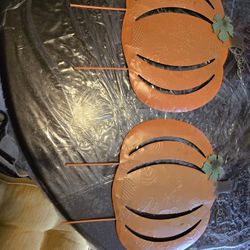 2 x $10 New Metal Pumpkins Garden Decorations/ Thanksgiving

Pickup East side El Paso by Lee Trevino and Pelicano 