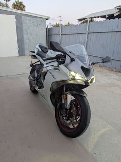 2024 ZX-6R ABS- with Extended warranty til 05/2028