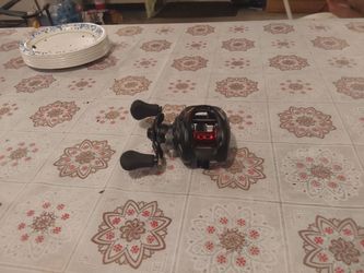 Fuego Baitcaster reel