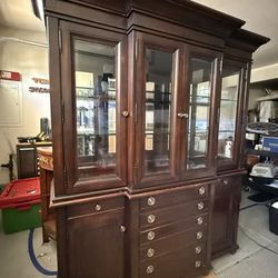Beautiful Lane Furniture Lighted Breakfront China Cabinet / Hutch