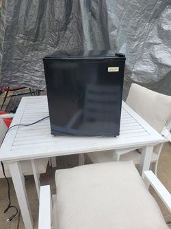 Mini refrigerator