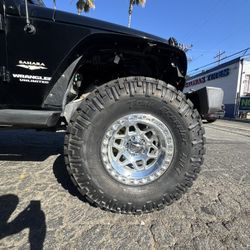 17” Km553 Torx Gloss Silver For Jeeps 5x5 In Stock