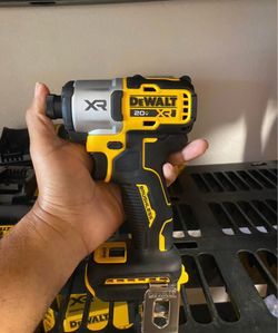 DeWalt 20V XR Brushless Impact Driver(tool only no pila)