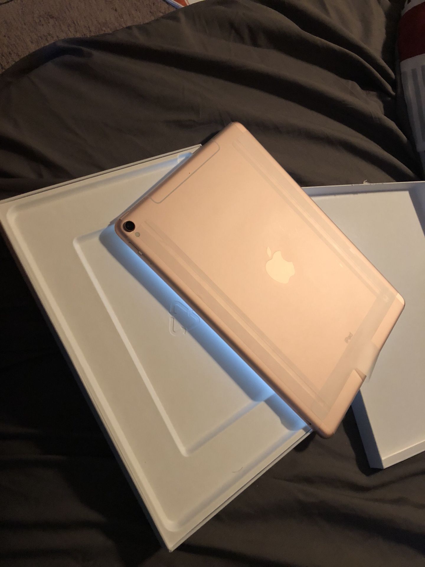 Apple iPad Pro 10.5 unlocked cellular and WiFi