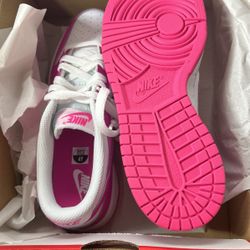 Size 4Y Nike Dunks - Pink And White