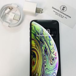 Factory unlocked iPhone x 64 gb, excellent conditions store warranty 