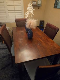 Diningroom table