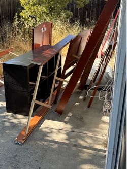 3 Twin beds and a shelf