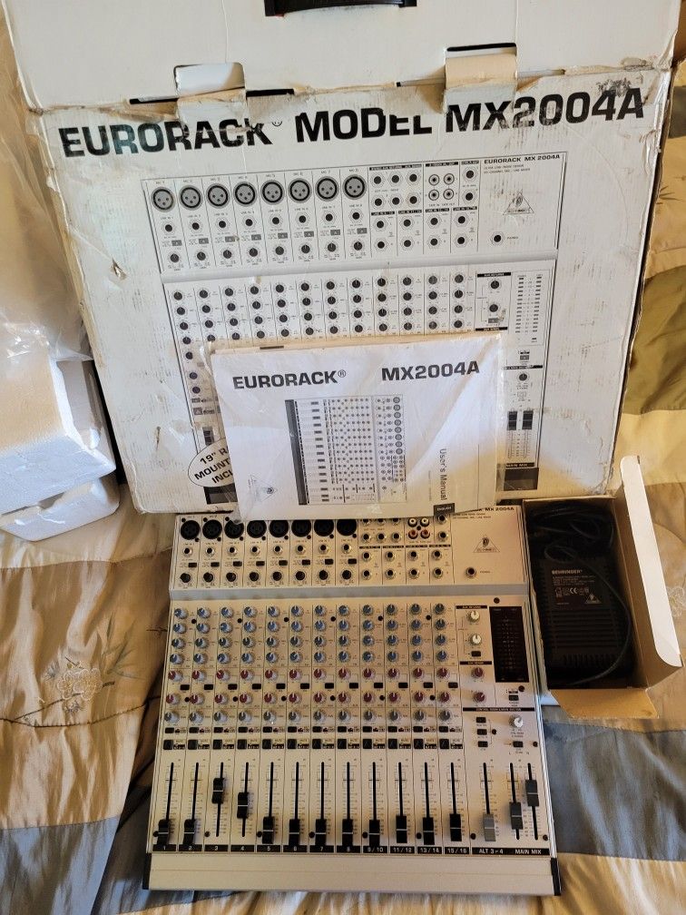 Very Nice Behringer Eurorack MX2004A Mixer (Like New)