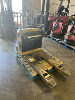 Yale electric walkie jacks