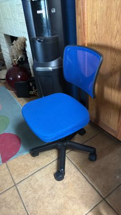 Blue office chair—Great condition!