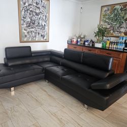 Black Leather Sectional Sofa 