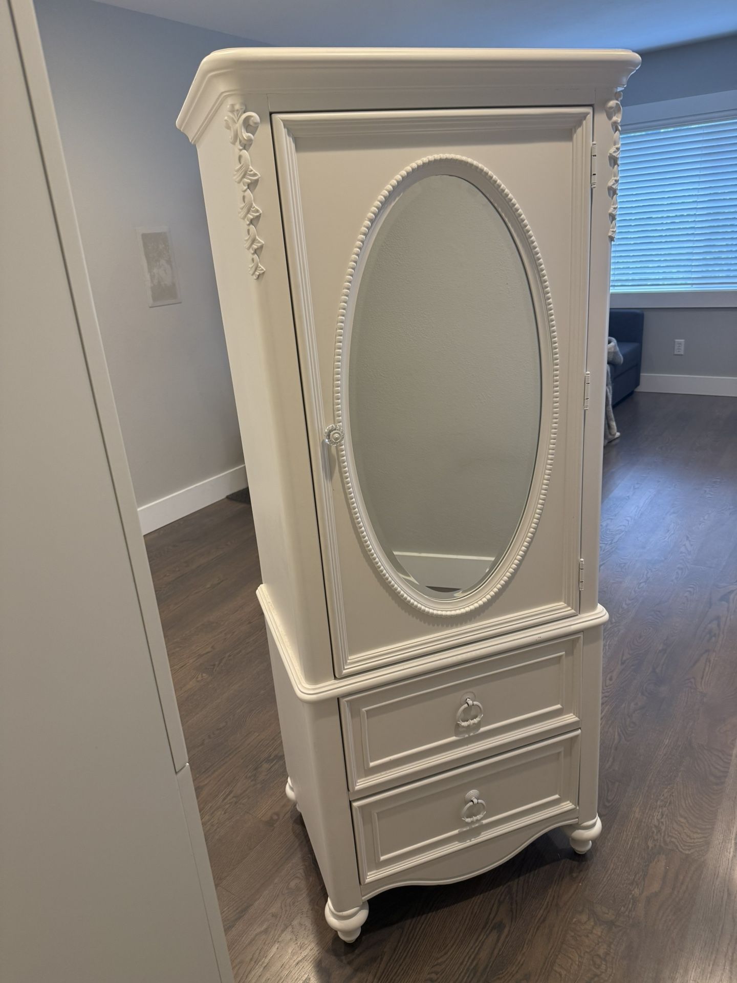 Perfect Condition Armoire!