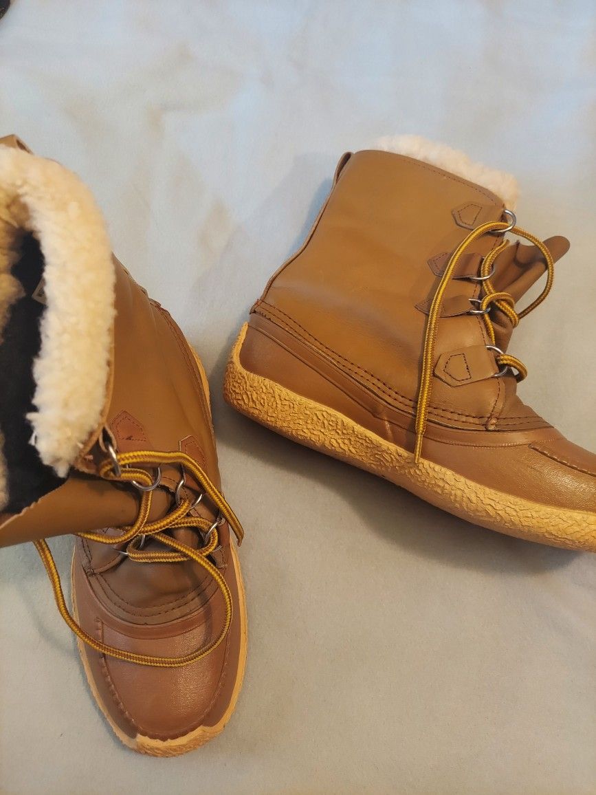 Snow Boots  Women Size 8