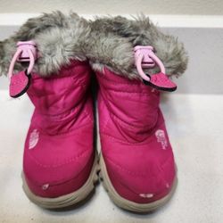 The North Face Girl's boots. Heat seeker. 200 gram insulation. Super light. The photo shows that there are abrasions on the front side of the shoe. Si