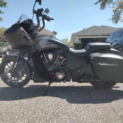 2024 INDIAN CHALLENGER DARK HORSE WITH POWERBAND AUDIO PACKAGE FOR SALE