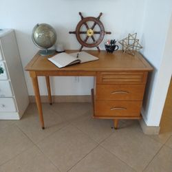 Mid-century Vintage Peg Leg Desk