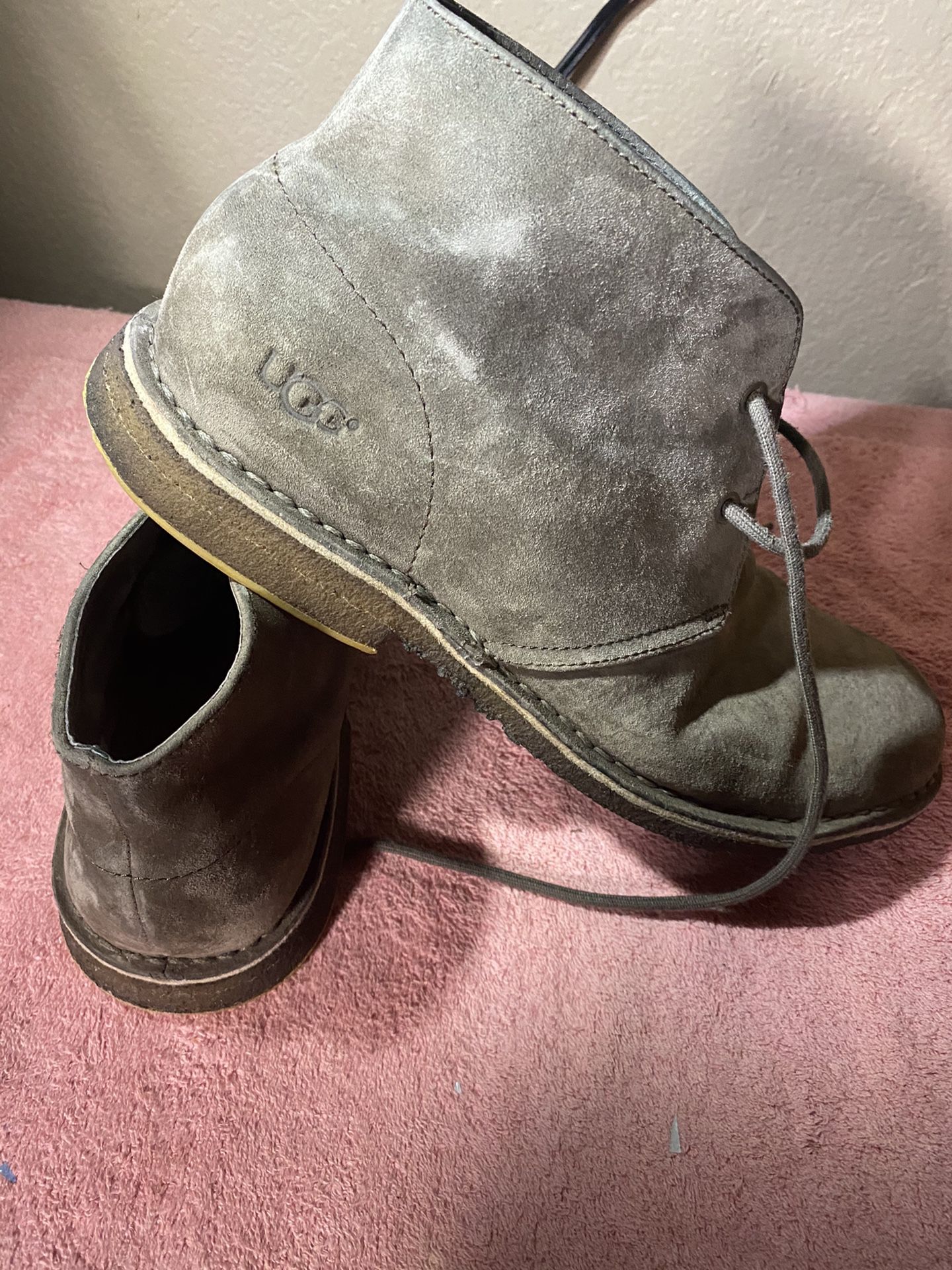 UGG men boots size 10.5 great condition excellent brand