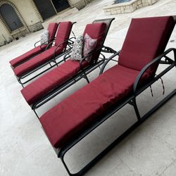 4 Chaise Lounge Chairs