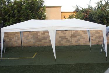 10ft x 20ft Pop up canopy with sidewalls and carrying bag white “as is”