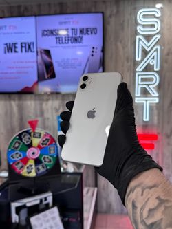 Apple iPhone 11 64 GB - White (Unlocked) + Warranty