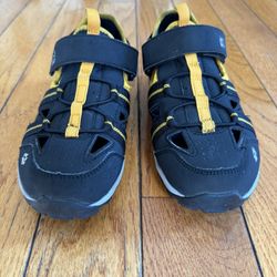 Jack Wolfskin Big Kid Outdoor Waterproof Sneaker 3.5