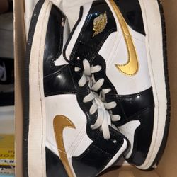 Air Jordan 1 Mid Patent SE PS 'Black Gold  