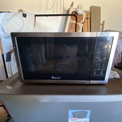 Magic Chef 0.9-Cu. Ft. 900W Countertop Digital Touch Microwave, Stainless Steel (MC99MST)