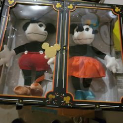 Mickey And Minnie Collectibles 