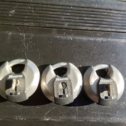 Locks 3 Master Circular Lock , 2 Keys, Great For Garage Doors