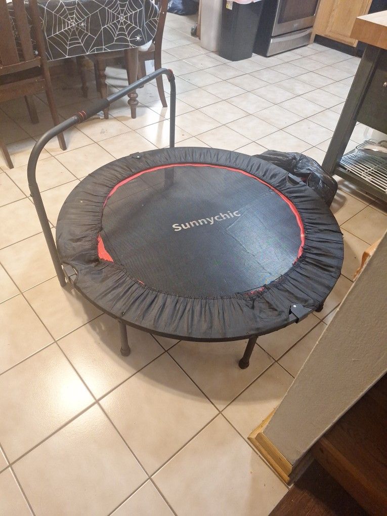 Sunny Chic Trampoline