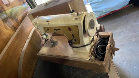 SINGER SEWING MACHINE